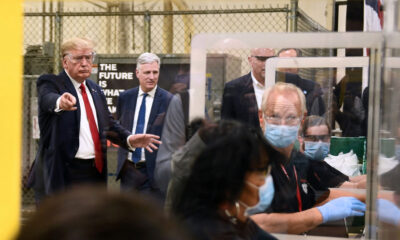 Trump visita fábrica de mascarillas pese a medidas sanitarias|