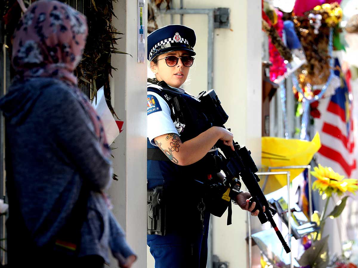 Nueva Zelanda retira patrullas armadas de las calles