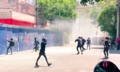 Rocían gas lacrimógeno a manifestantes en la embajada de EU en México