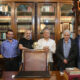 AMLO se reúne con cartonistas y con ex presidentas del Congreso