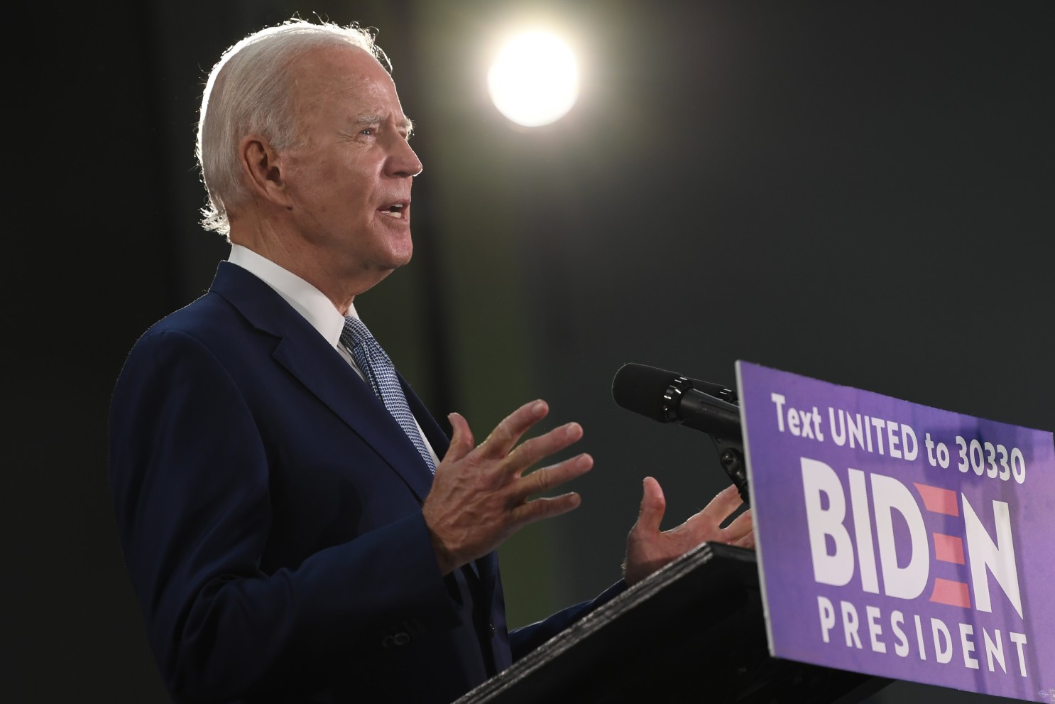 Biden ofrece legalizar a 11 millones de indocumentados si llega a la presidencia