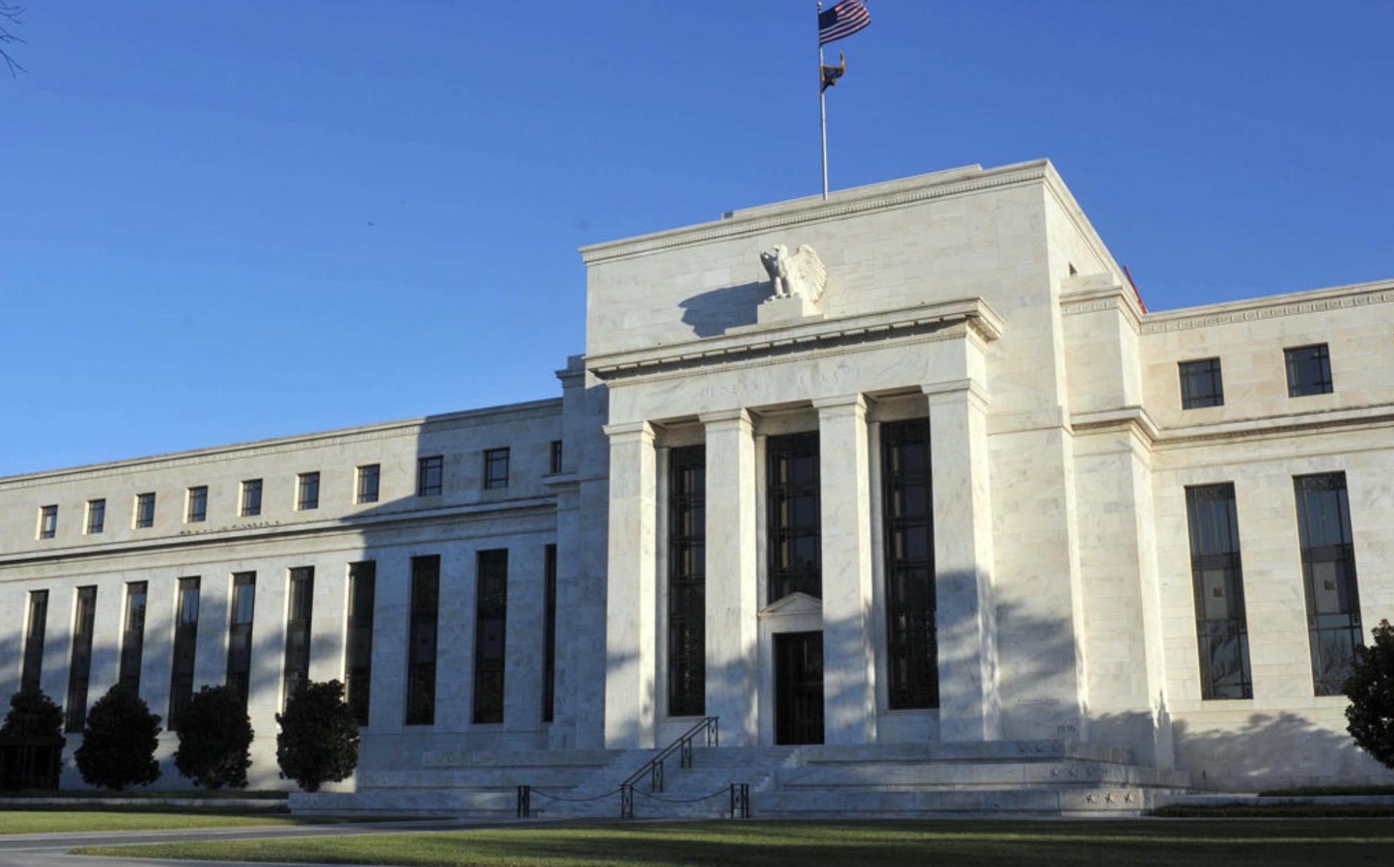 Reserva Federal afirma que EU necesita más apoyo fiscal
