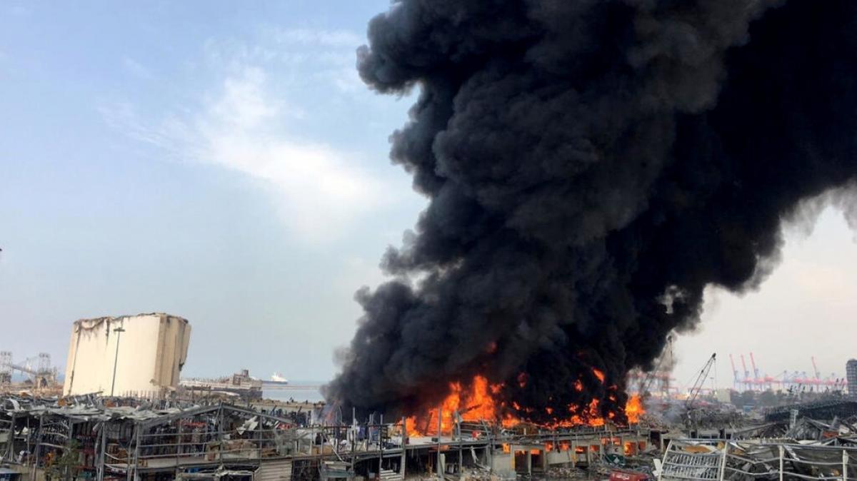 Beirut registra un incendio en un depósito de neumáticos