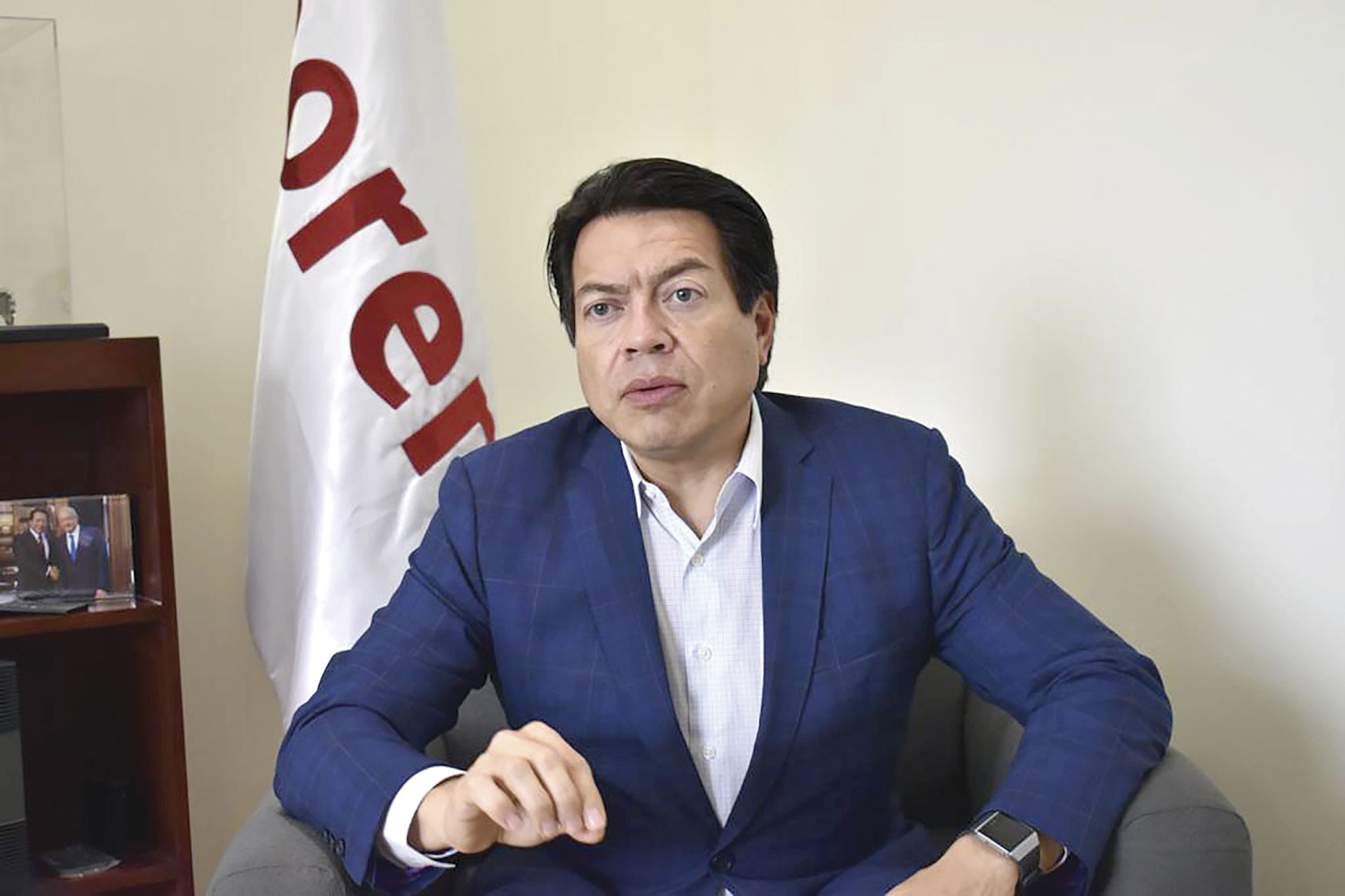 ‘El Cantinflas’ Mario Delgado usa a AMLO en millonarios espectaculares, critica Muñoz Ledo