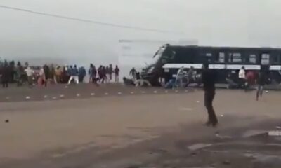 Normalistas en Michoacán son arrollados por autobús de la policía
