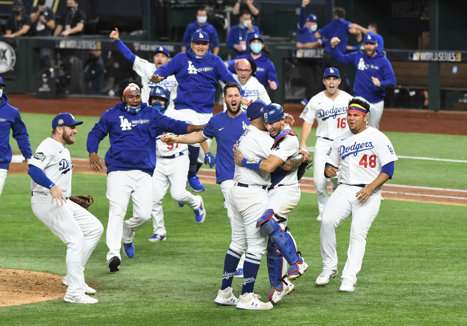 Dodgers ganan la serie mundial con destacada actuación de Julio Urías