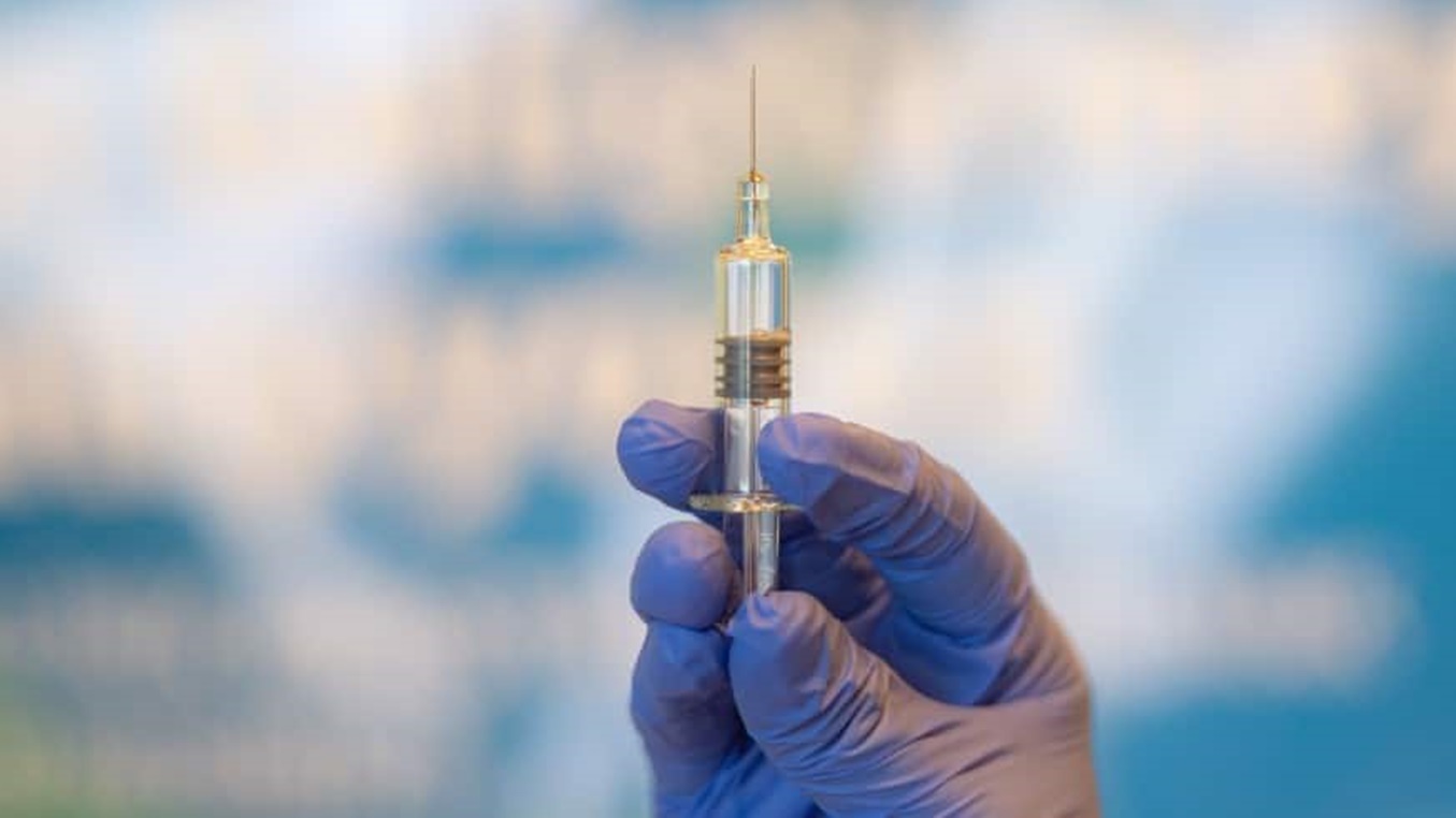 Johnson & Johnson suspende ensayo de vacuna contra Covid-19 por enfermedad