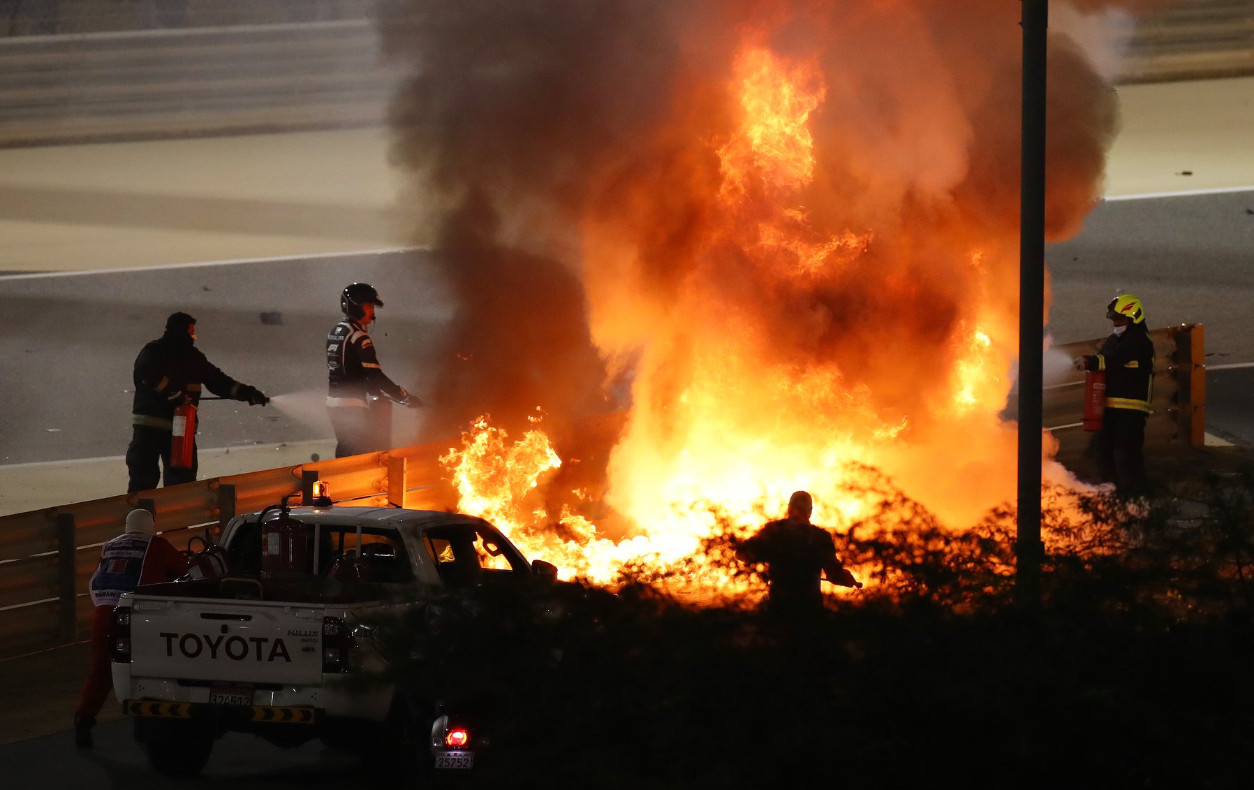 Accidente en la F1 Grosjean choca y su auto se incendia; sufre quemaduras leves