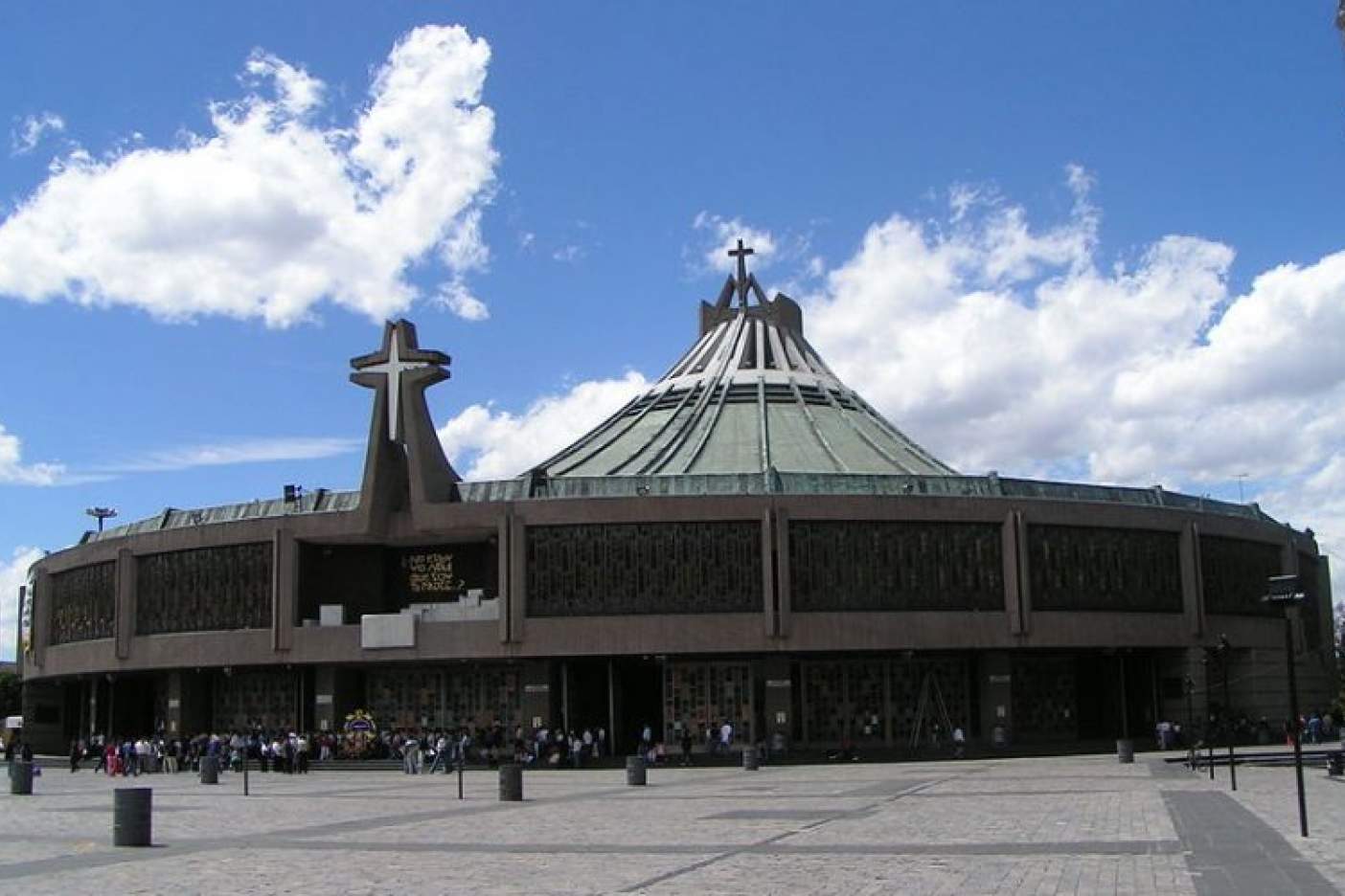 Cuánta gente acude a la Basílica de Guadalupe y cuántas veces se ha cerrado