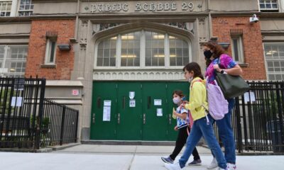 Nueva York de nuevo cierra escuelas por más casos de Covid-19