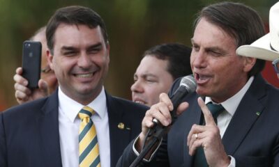 El Ministerio Público de Río de Janeiro denuncia al hijo de Jair Bolsonaro, Flavio Bolsonaro, por supuestos actos de corrupción. Se cree que el senador formó parte de actos de lavado de dinero durante sus años como diputado.
