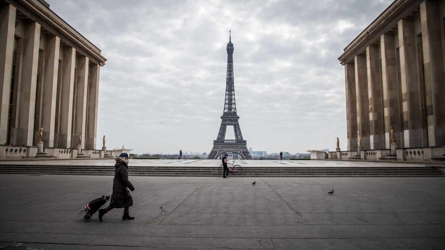 Francia prevé relajar confinamiento en tres etapas; Macron busca dar claridad