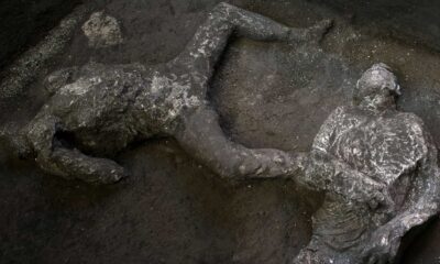 Arqueólogos descubren a dos personas que murieron por explosión del Vesubio