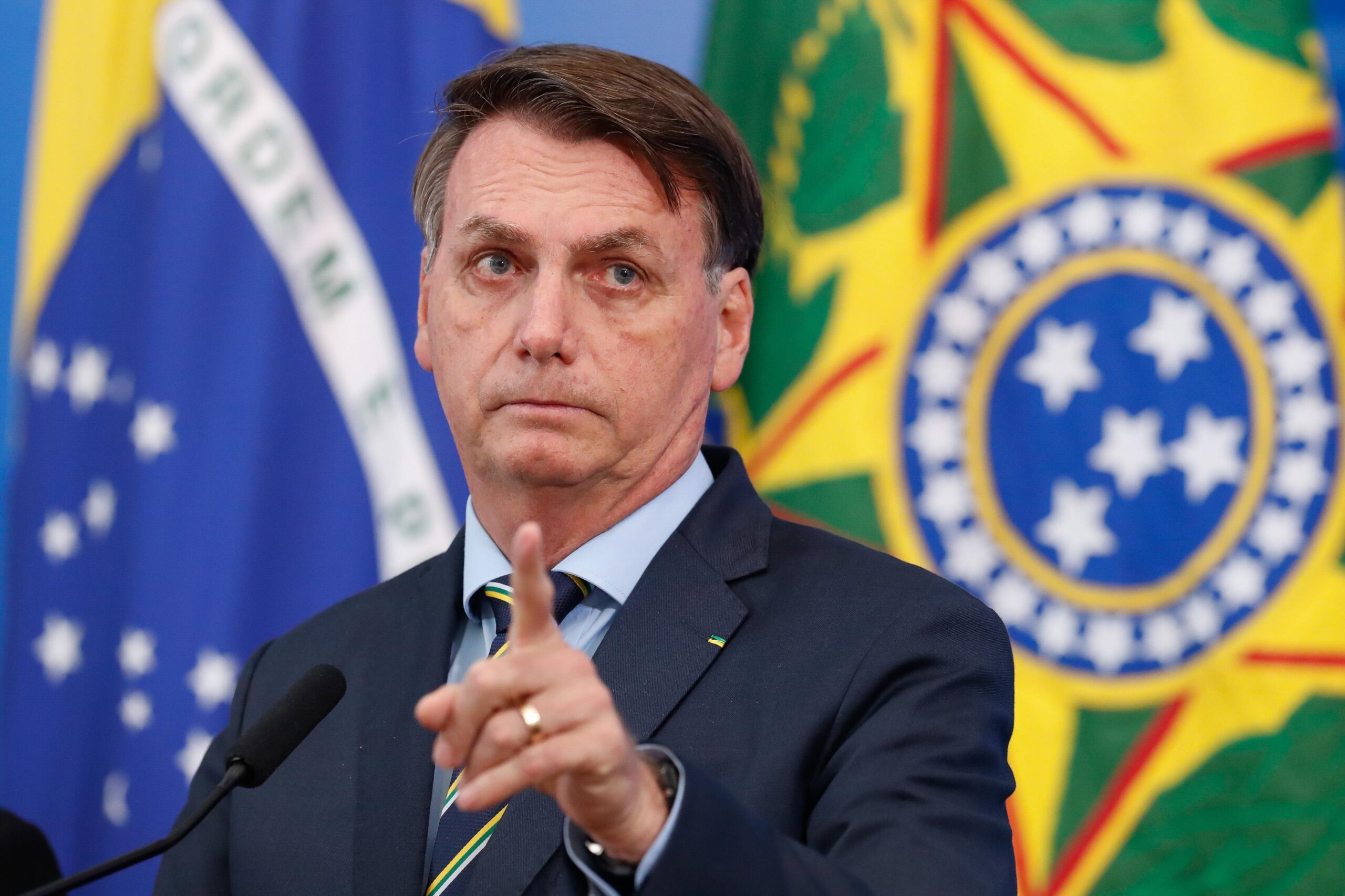 Bolsonaro anuncia distribución gratuita de vacuna Covid-19 a todo Brasil