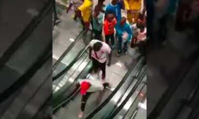 Camerún estrena escaleras eléctricas; causa algunos accidentes