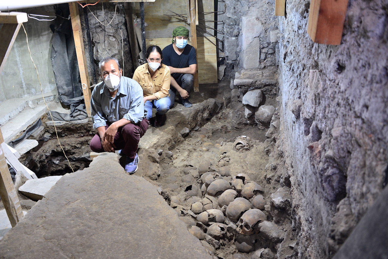 Arqueólogos encuentran torre de cráneos precolombina en la CDMX