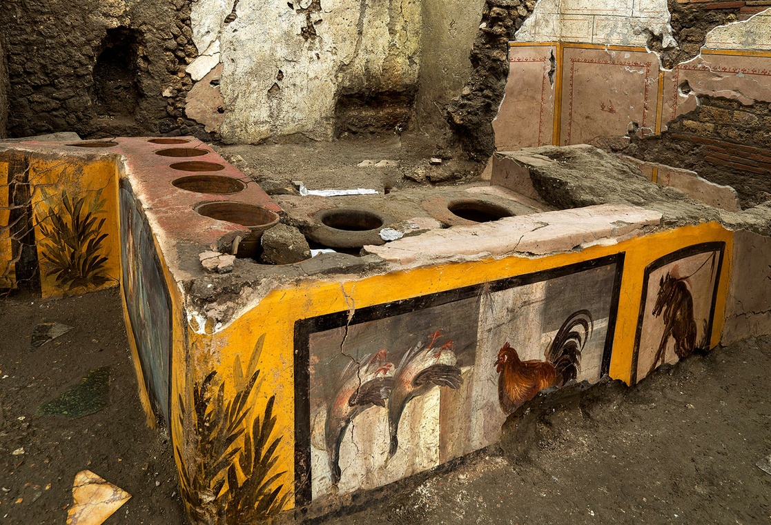 Arqueólogos hallan en Pompeya expendio de comida rápida de la antigua Roma