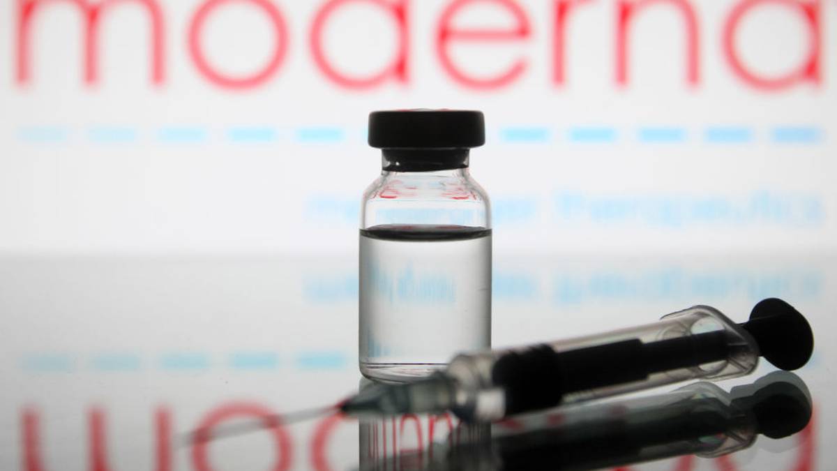 Estados Unidos aprueba vacuna de Moderna contra Covid