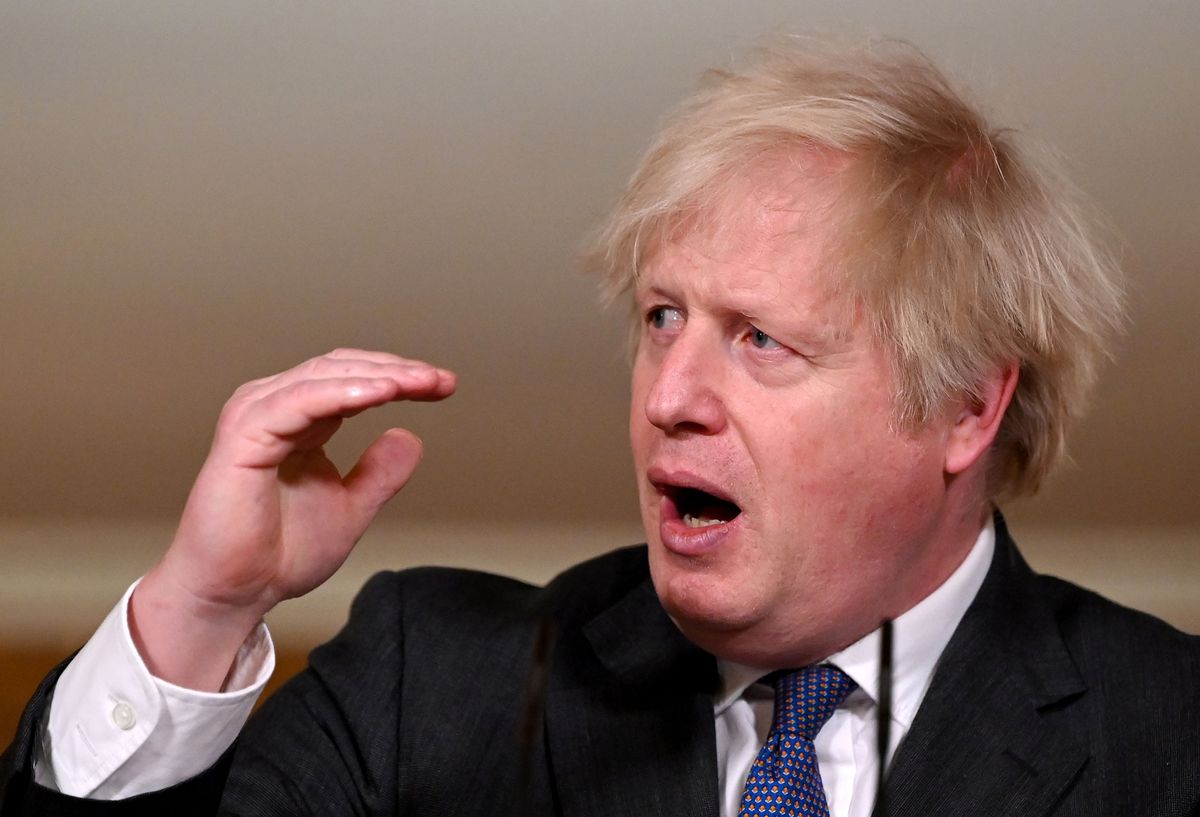 Boris Johnson informa que variante británica de Covid sería más mortal