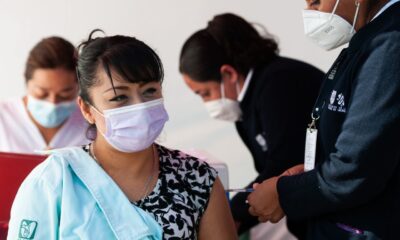 Con el embarque de este martes arranca vacunación masiva en México