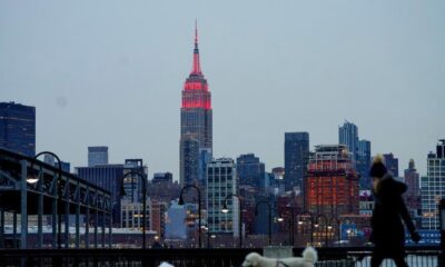 Lugares emblemáticos de NY se iluminan de rojo por año nuevo chino