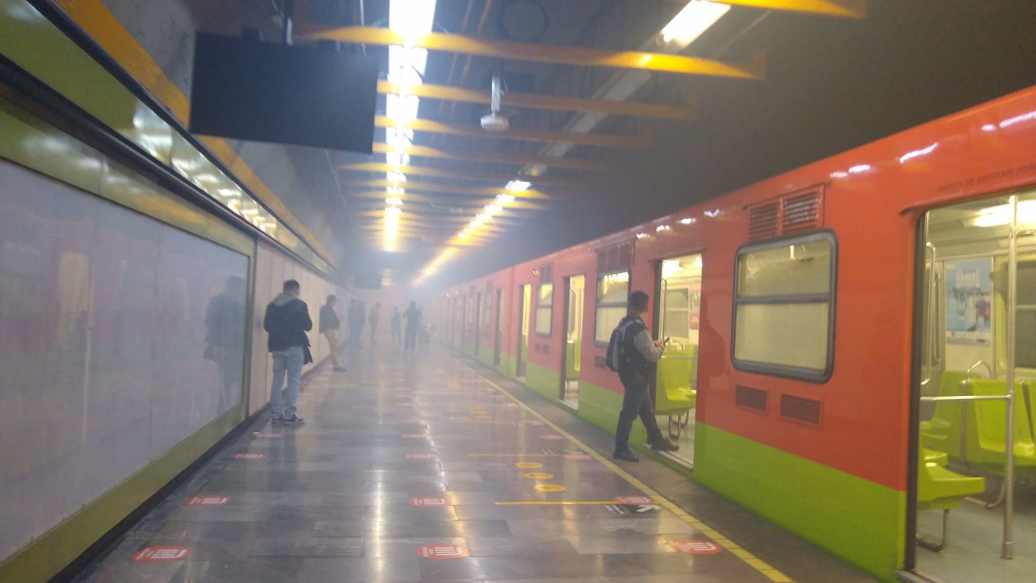 Reportan humo en Línea 3 del Metro en su primer día de operaciones