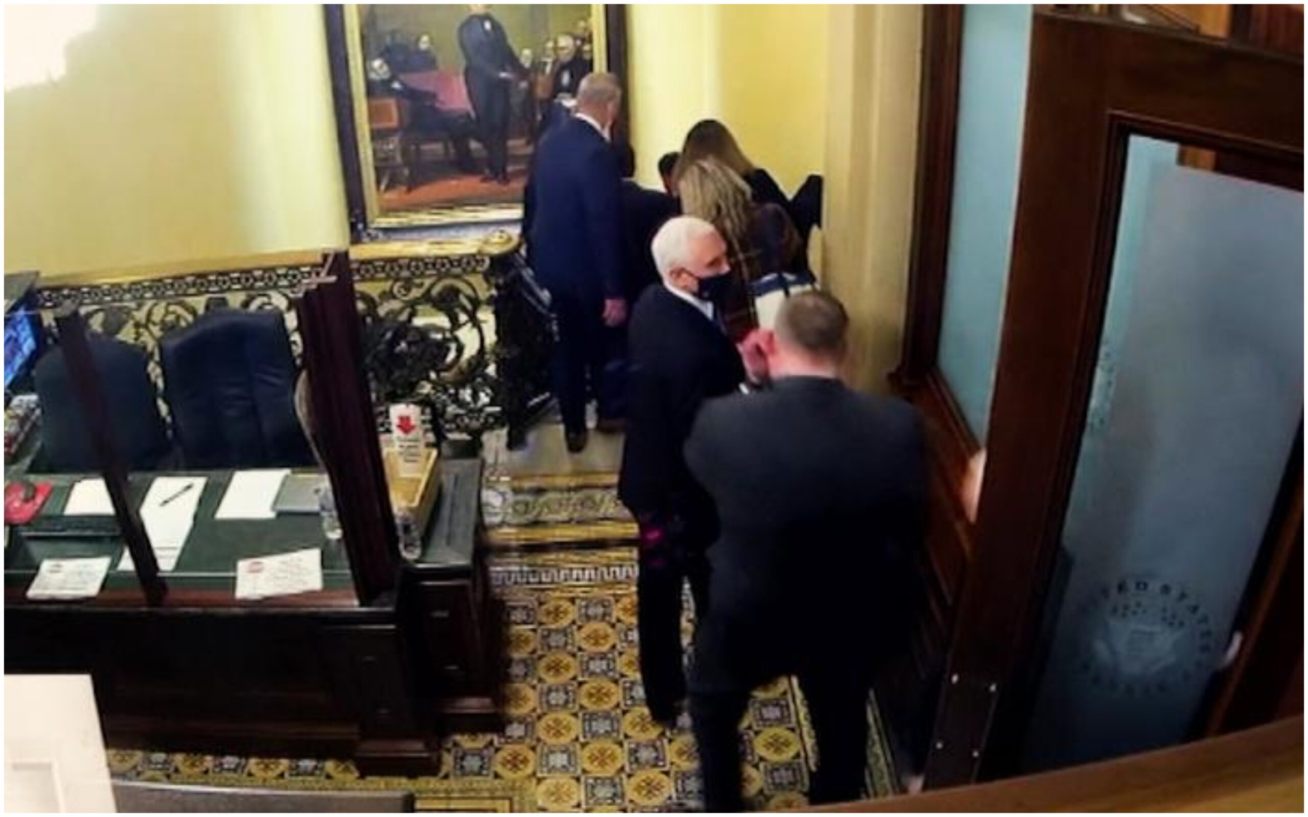 Senado de EU revela videos sobre evacuación de Pence en asalto al Capitolio