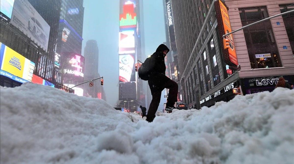 Nueva York en estado de emergencia por tormenta de nieve