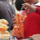 Senado prohíbe la venta de alimentos chatarra cerca de escuelas