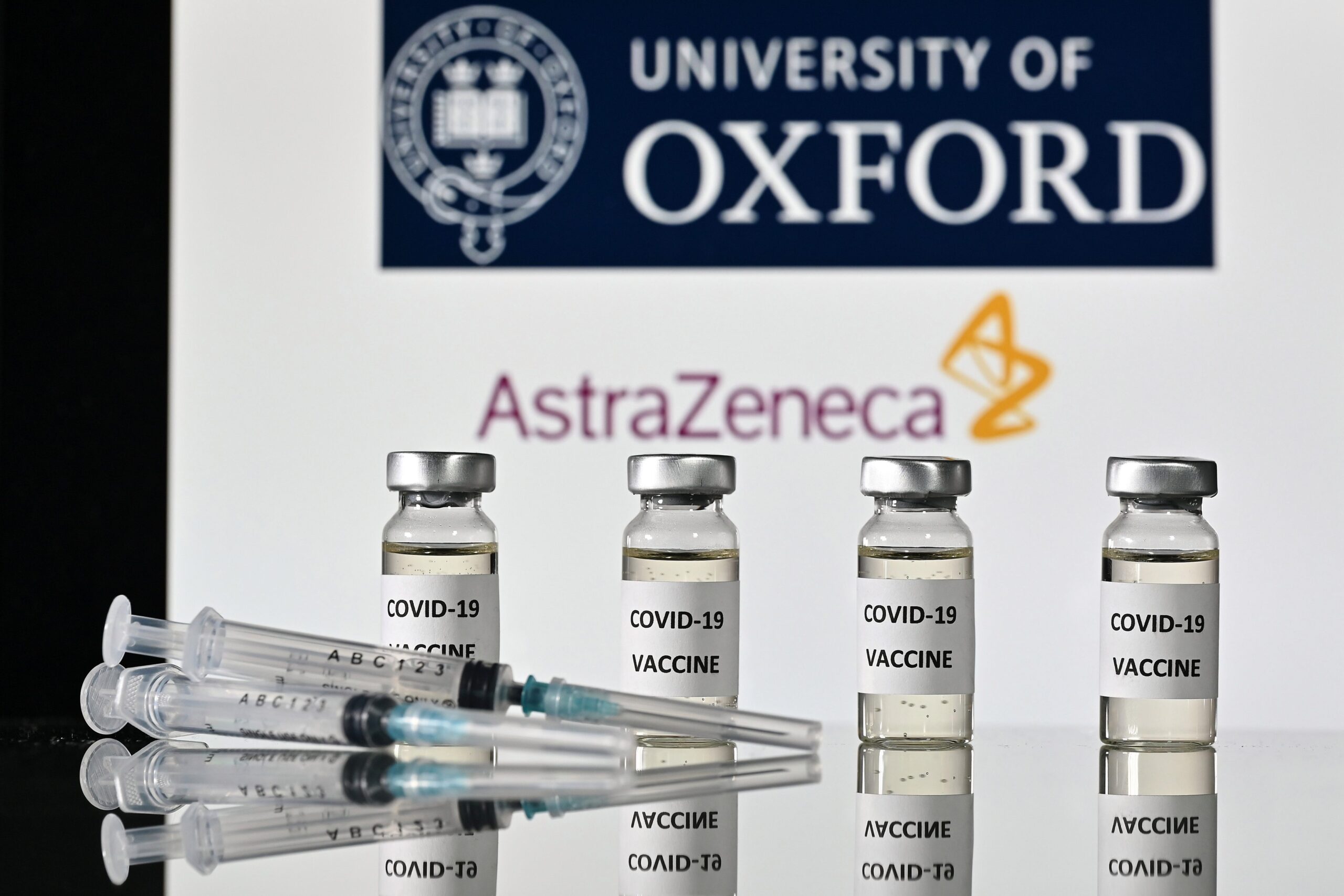 Irlanda suspende por precaución la aplicación de la vacuna de AstraZeneca