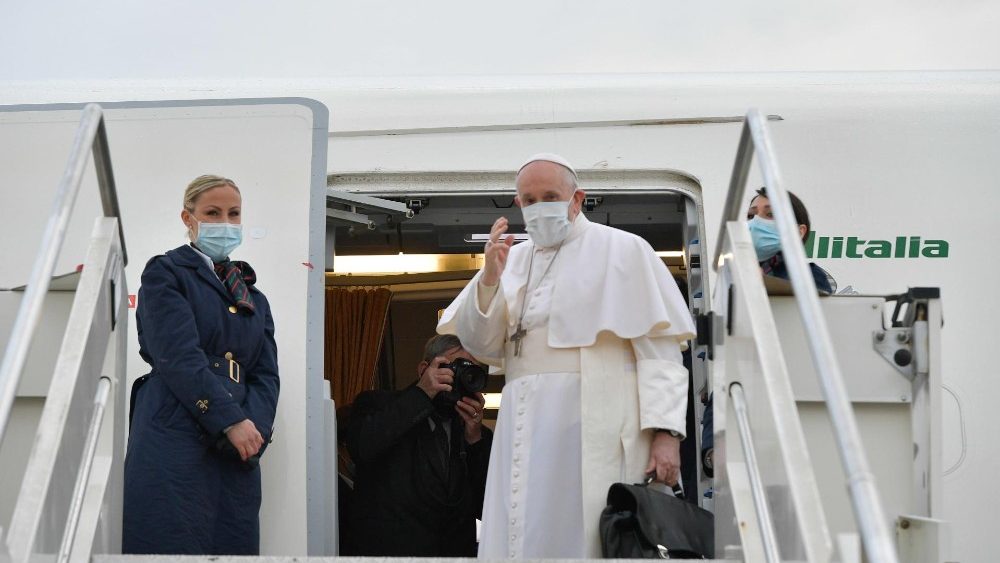 Papa reanuda viajes; visita Iraq por primera vez