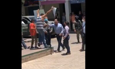Video registra agresión de Aureoles a manifestante en Aguililla