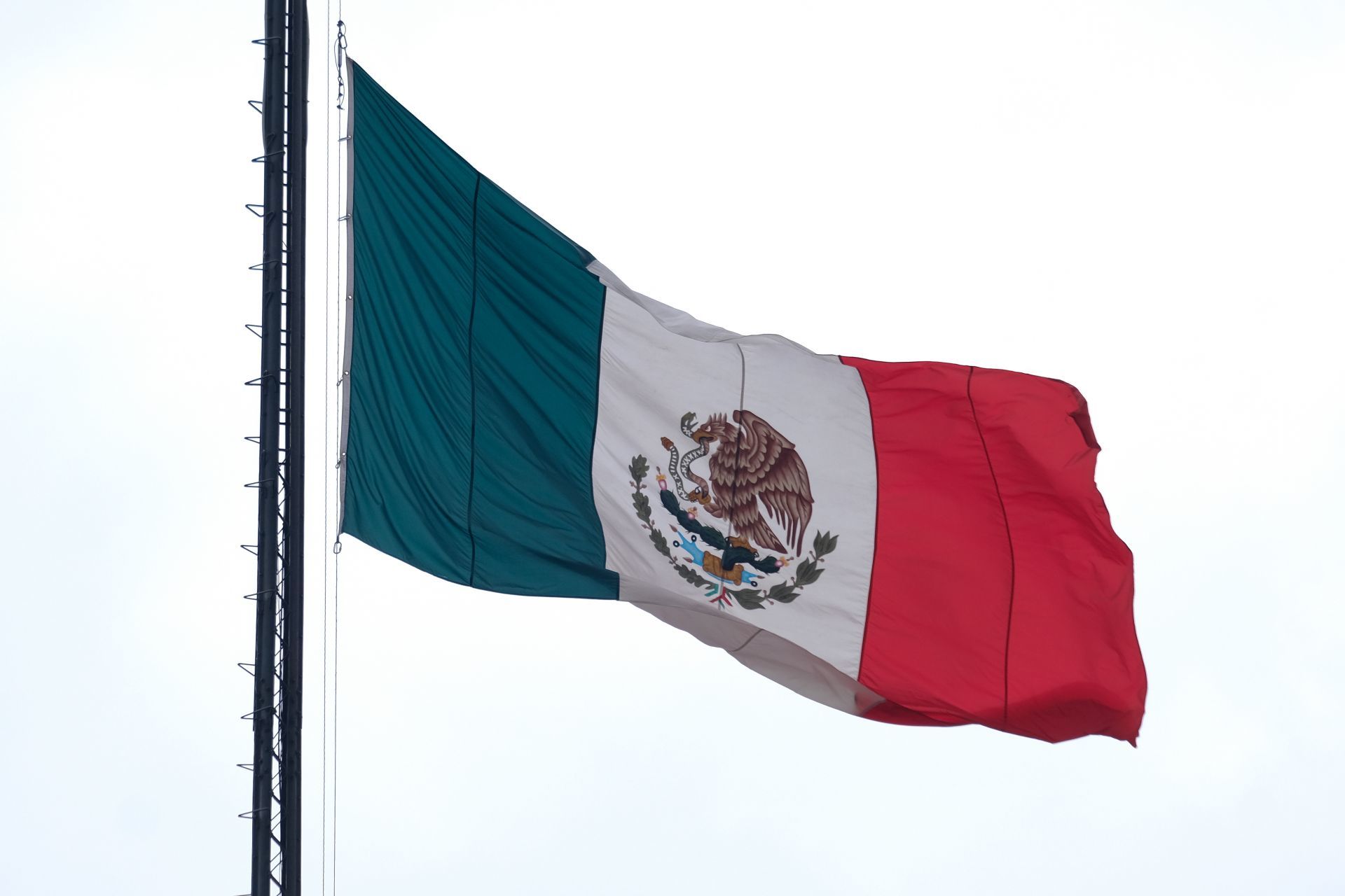 Deuda soberana de México es estable, señala agencia Fitch Ratings