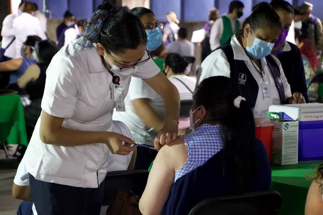 Estima López-Gatell vacunar contra Covid hasta 800 mil personas por día