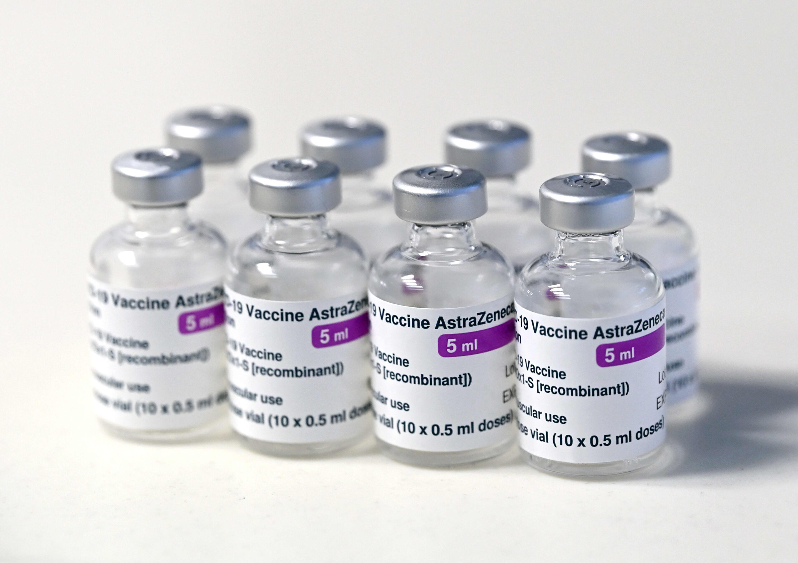 Multará UE a AstraZeneca por cada día de retraso en la entrega de vacunas