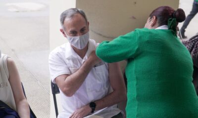 Hugo López-Gatell recibe vacuna contra Covid-19