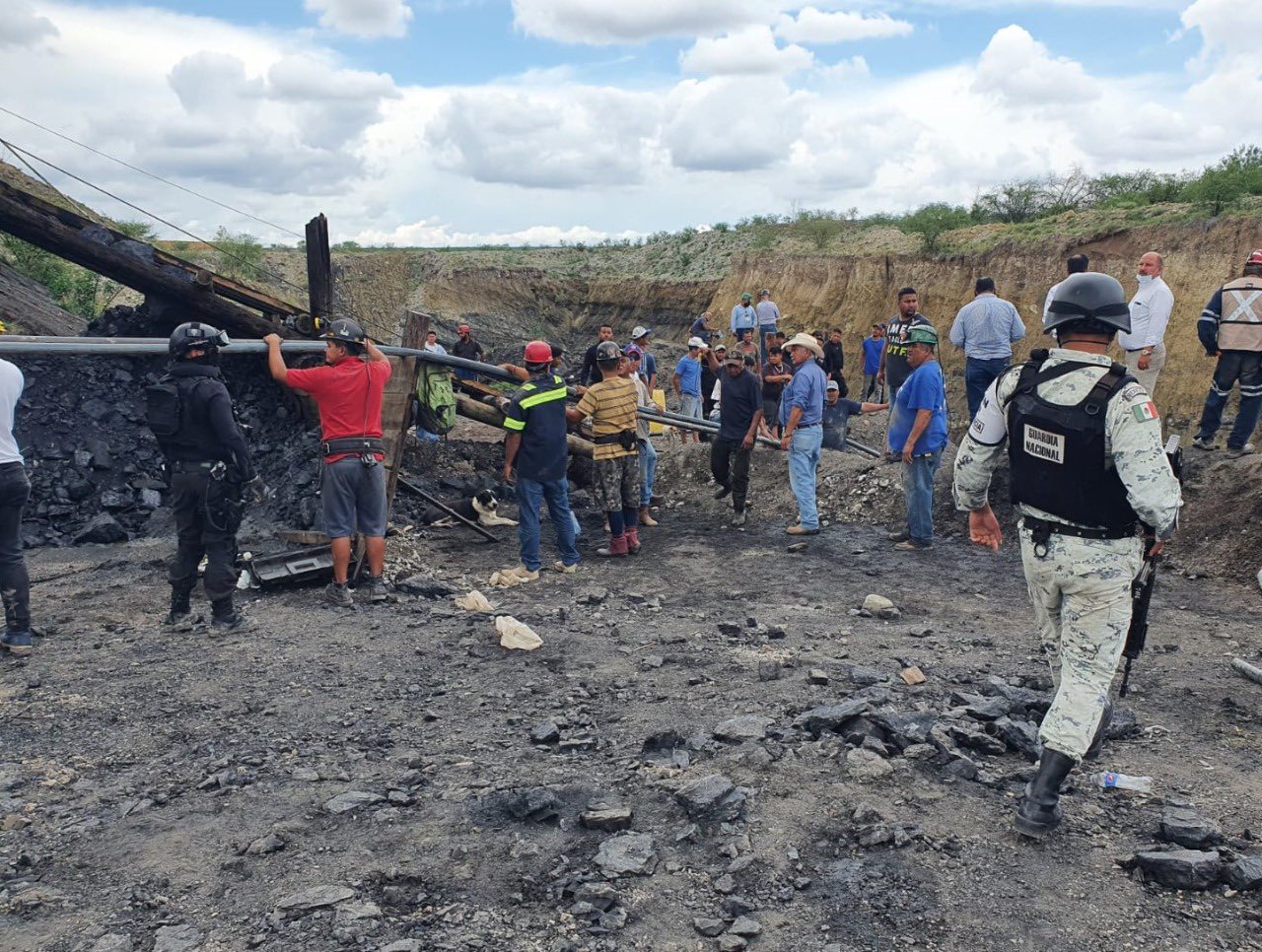 Colapsa mina en Coahuila, hay 7 mineros atrapados