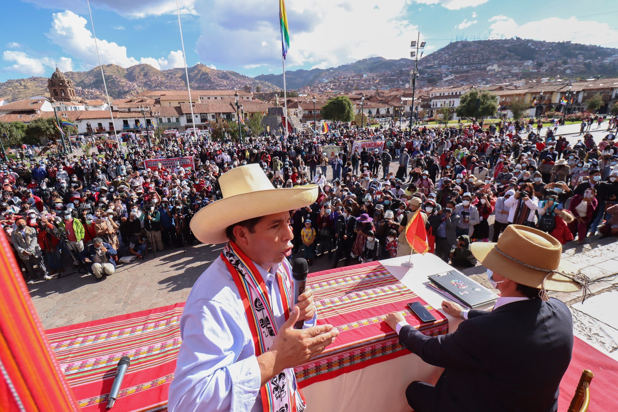 Por fin, proclaman a Pedro Castillo presidente de Perú