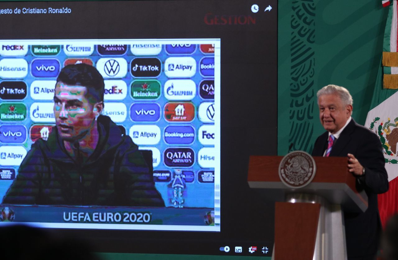AMLO recuerda y elogia gesto de Ronaldo sobre bebidas azucaradas