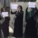 Mujeres afganas protestan contra restricciones del Talibán
