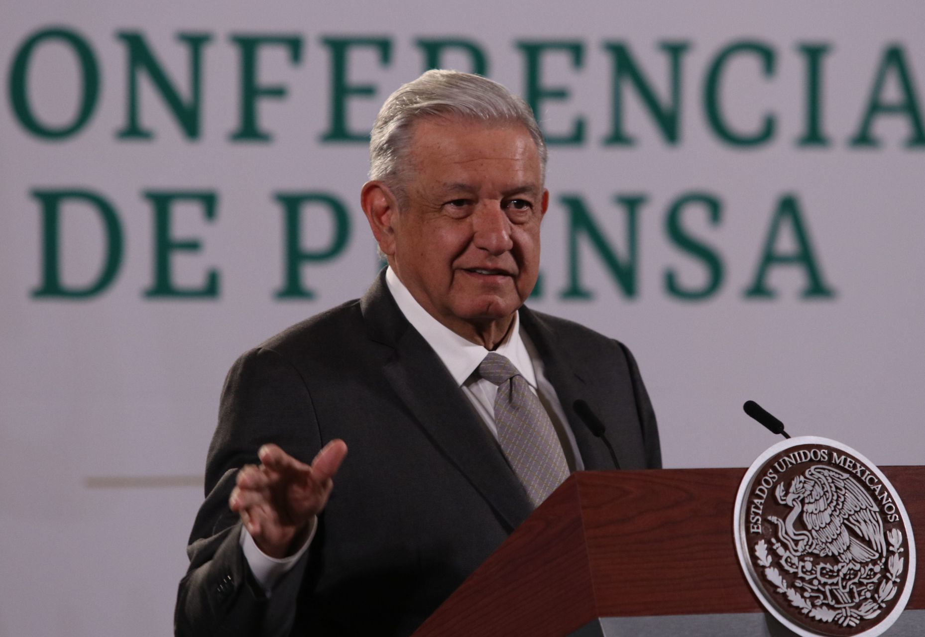 Celebra AMLO que Banxico respalde destinar recursos del FMI a pago de deuda