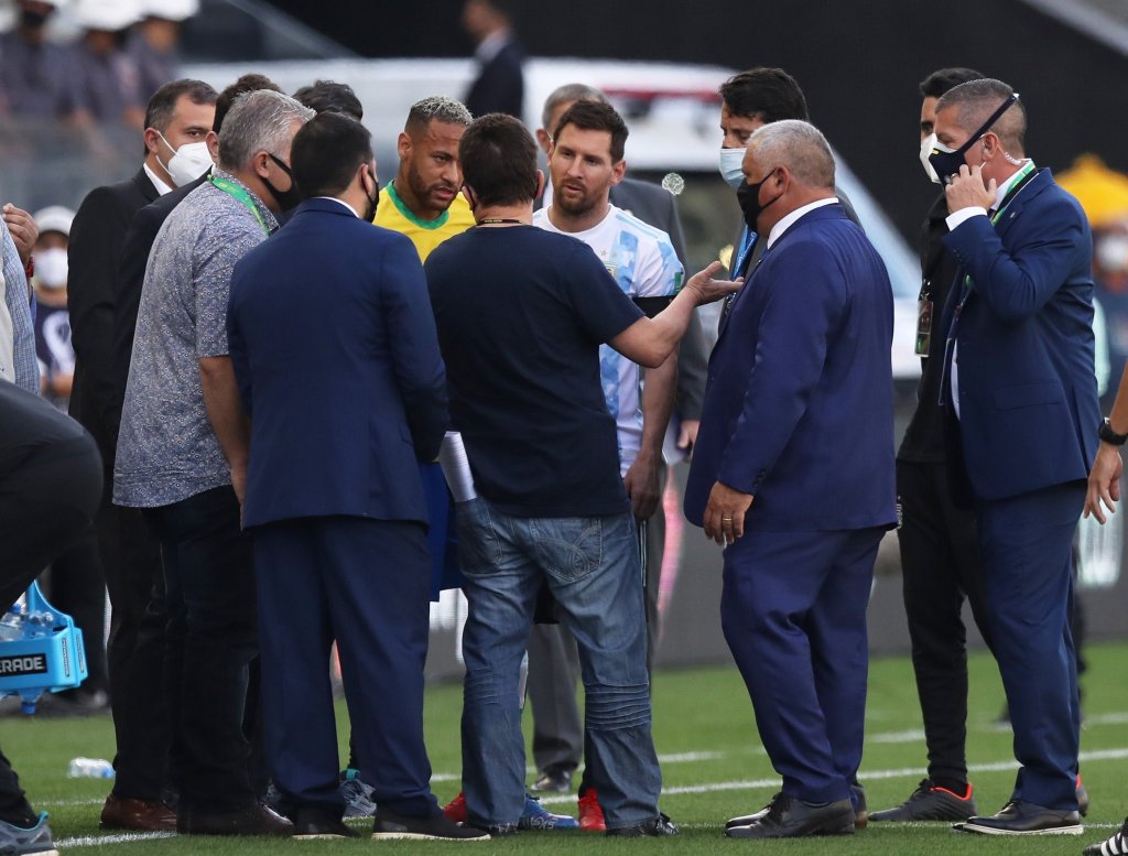 Suspenden partido entre Brasil y Argentina a 6 minutos de iniciado