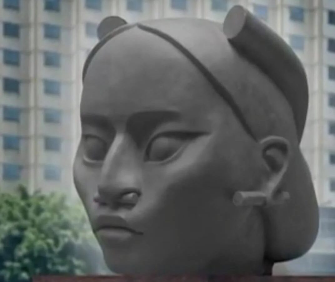 Difunde Reyes imágenes de 'Tlalli', la escultura que sustituirá la de Colón