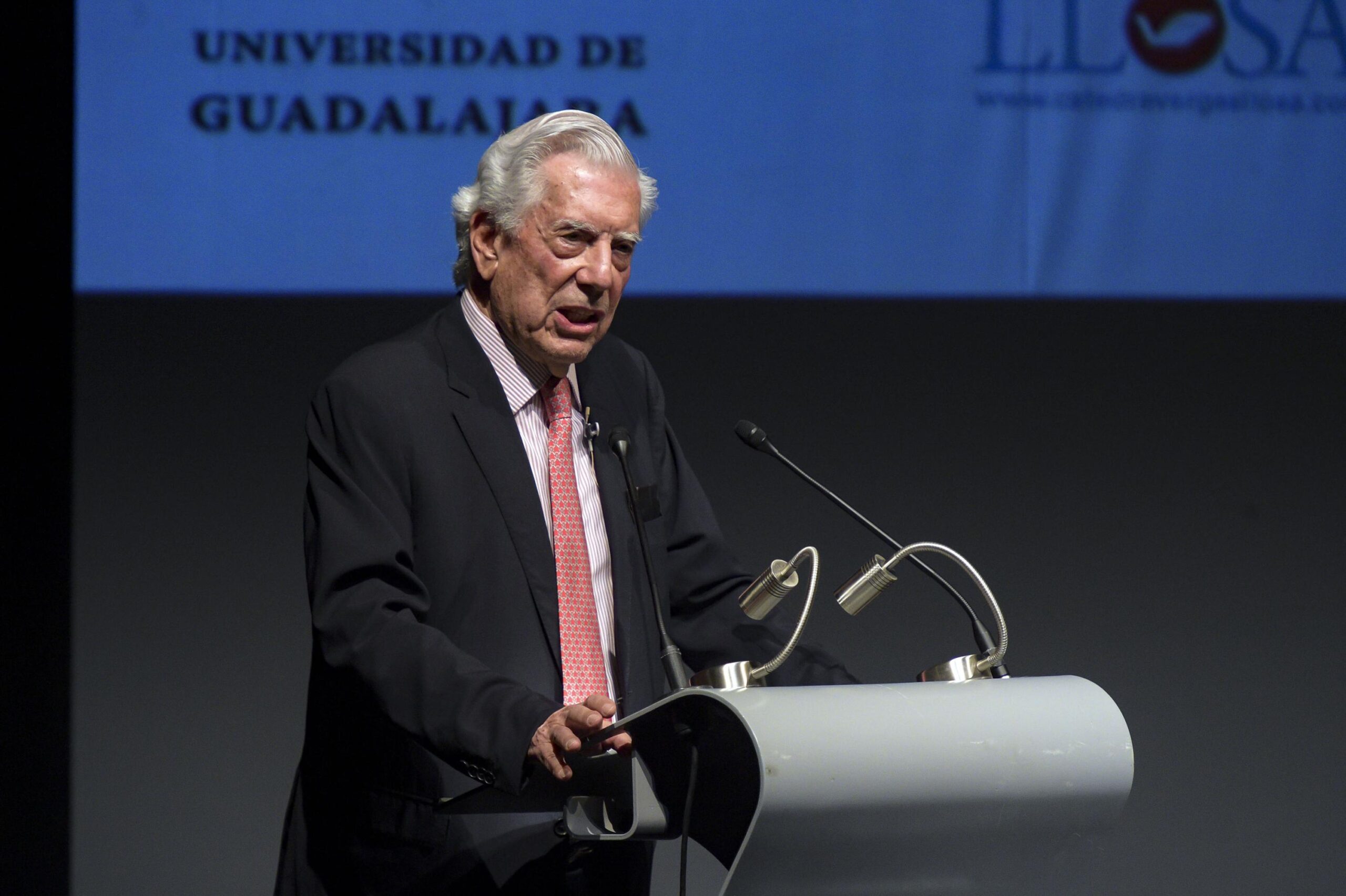 Países que no permiten la libertad de expresión aspiran al comunismo: Vargas Llosa