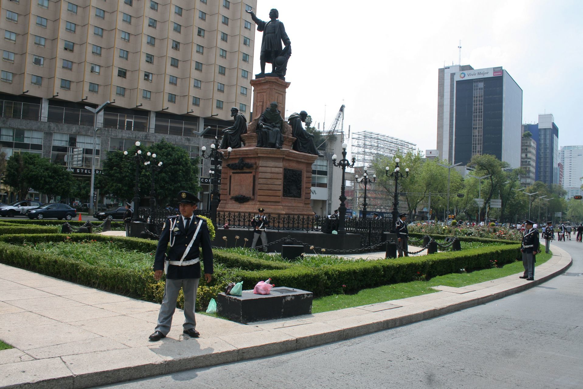 Sustituirá Sheinbaum escultura de Colón en Reforma por la de una mujer indígena
