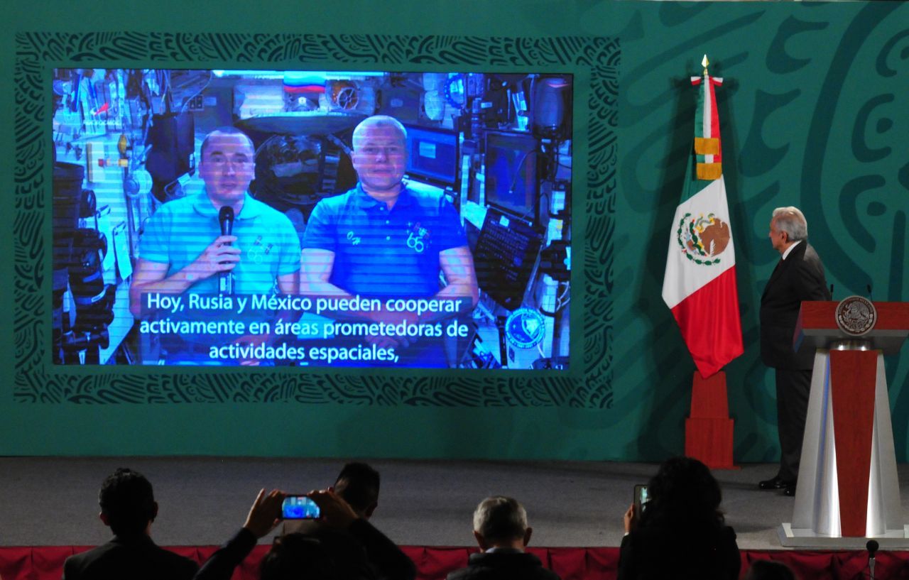 Astronautas rusos felicitan a México por consumación de la independencia