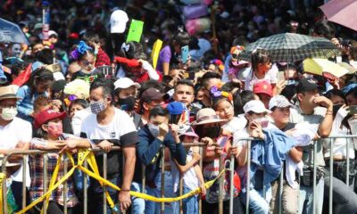 Asistentes al Desfile de Día de Muertos en la CDMX olvidan la sana distancia