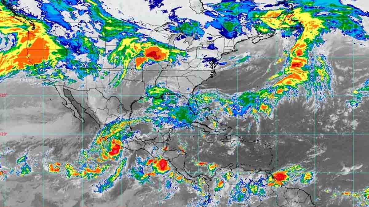 El huracán Rick avanza hacia las costas de Michoacán; prevén que impacte este lunes