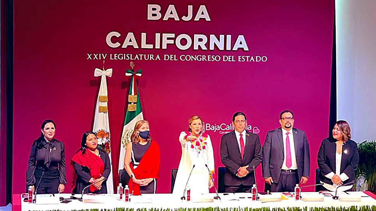 Marina del Pilar rinde protesta como primera gobernadora de Baja California