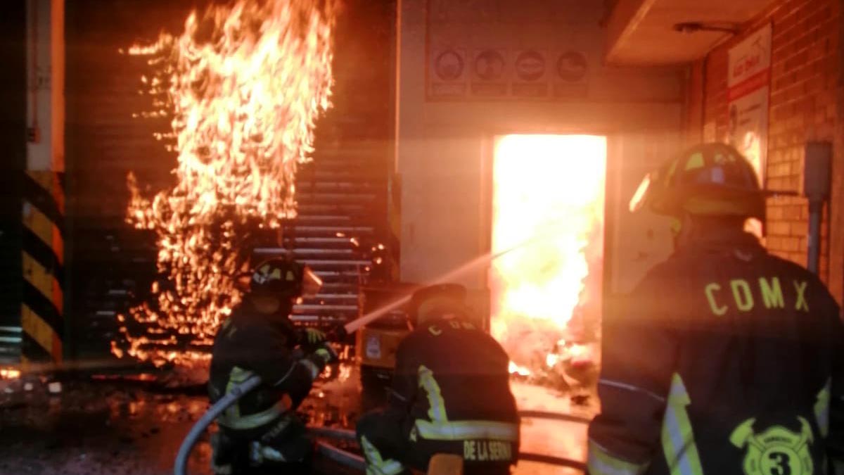 Se incendia bodega de bicicletas en Azcapotzalco